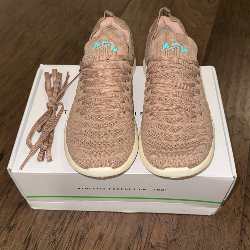 NIB APL Techloom Wave size 8.5 women shoes - Almond / Pristine/ Mint